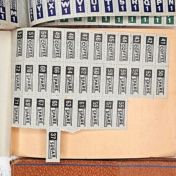 Vintage WWII ration books with ration coupons - Picture 8 of 11